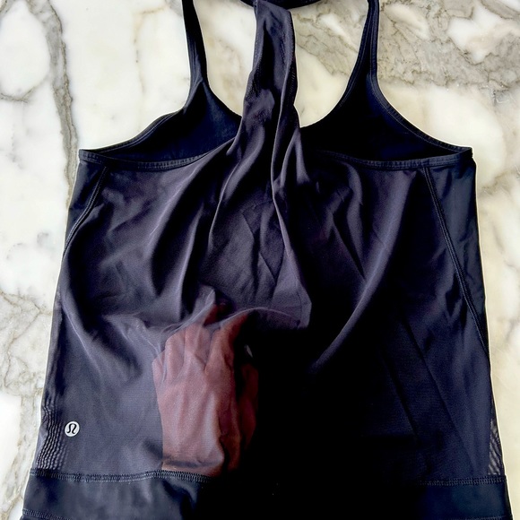 Lululemon racerback tank with mesh back. Black. Size 6 - Picture 3 of 3